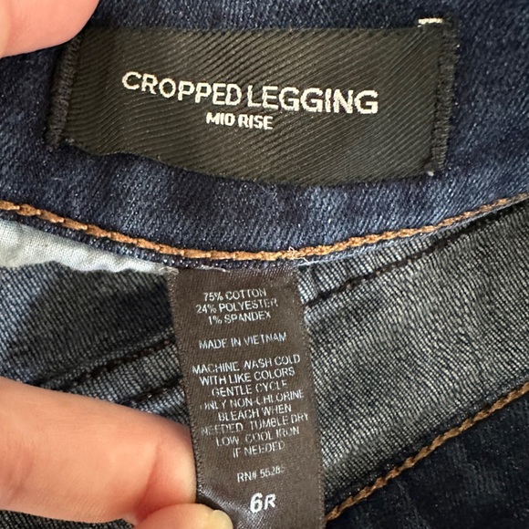 Express dark wash cropped legging mid rise size 6 R - Picture 2 of 3
